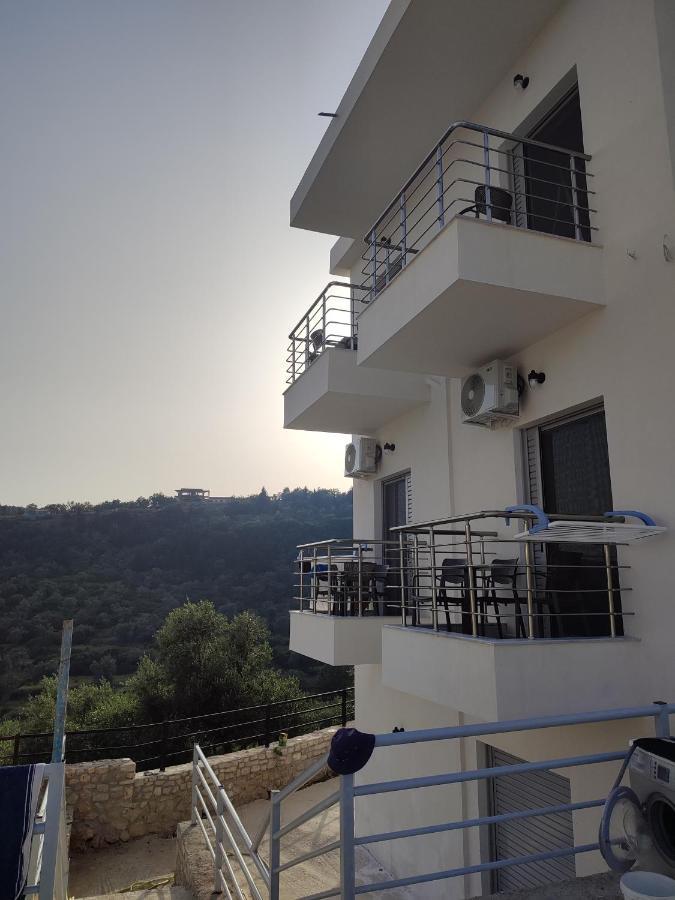 Petros Rooms Himare Exteriör bild