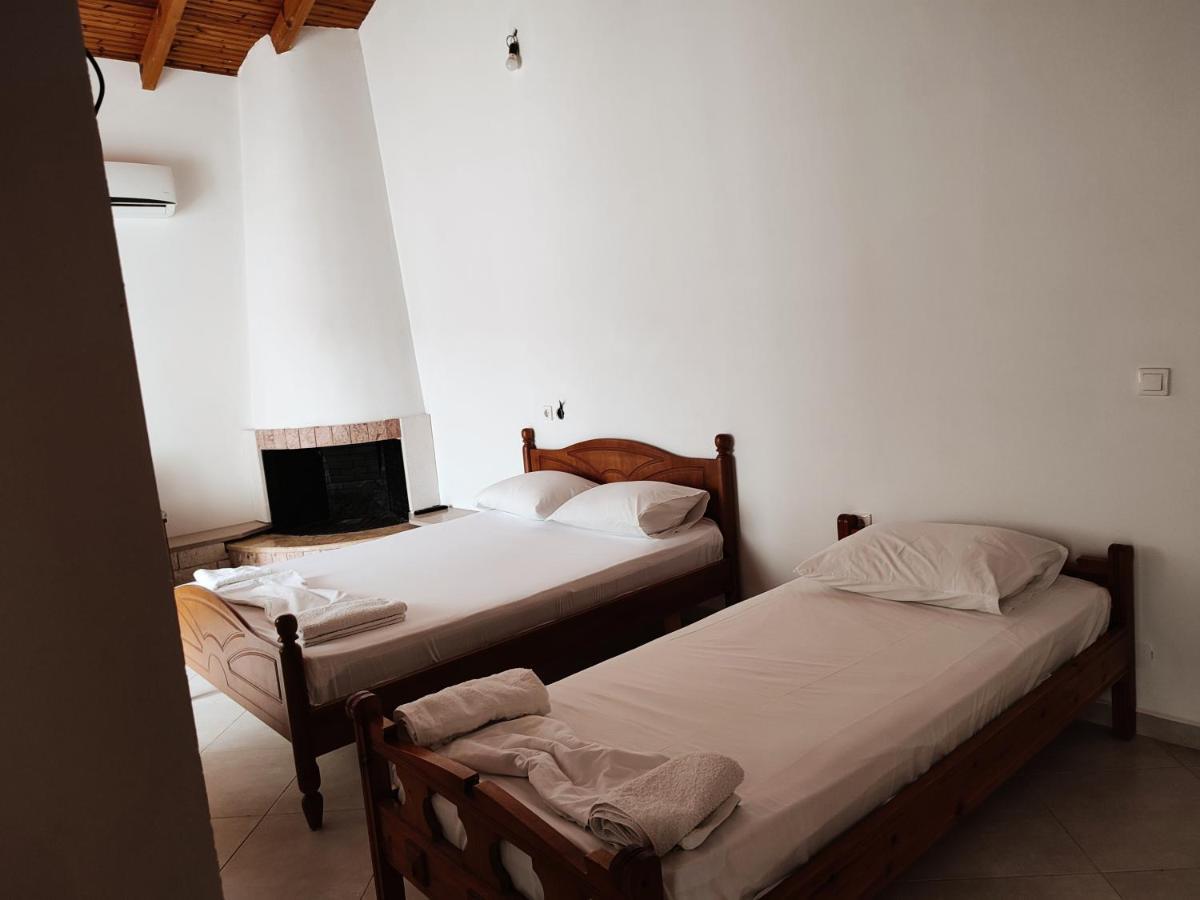 Petros Rooms Himare Rum bild