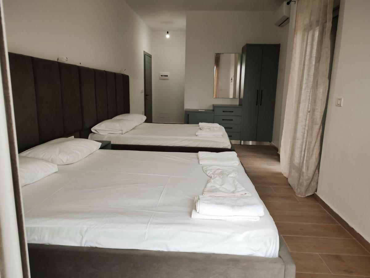 Petros Rooms Himare Exteriör bild