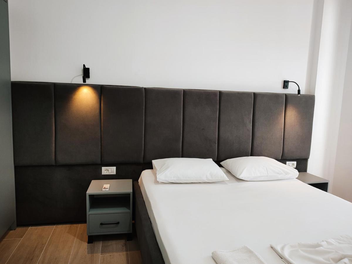 Petros Rooms Himare Exteriör bild