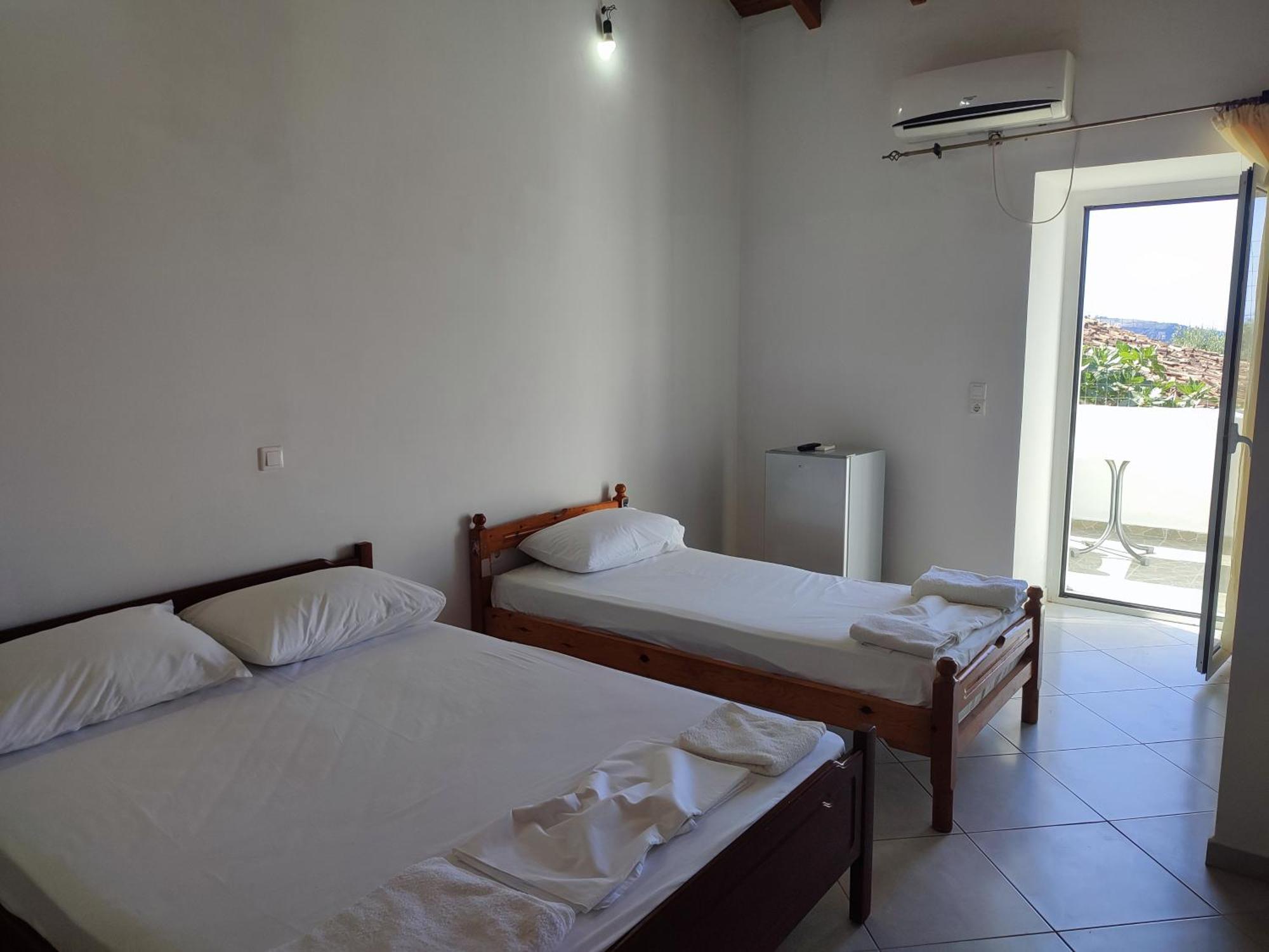 Petros Rooms Himare Exteriör bild