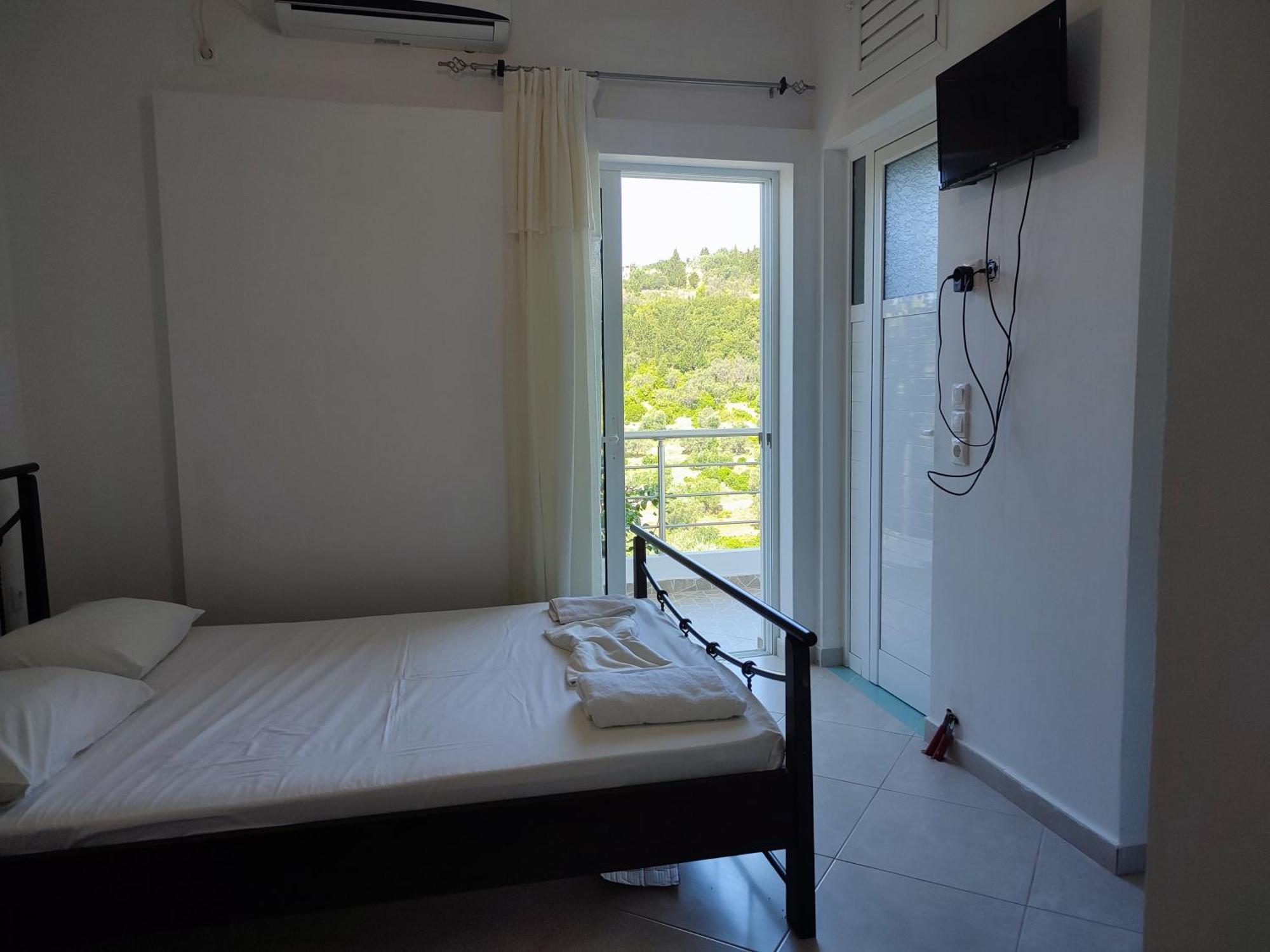 Petros Rooms Himare Rum bild