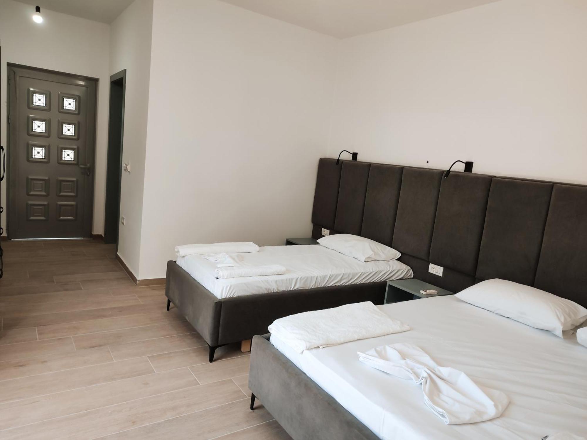 Petros Rooms Himare Exteriör bild