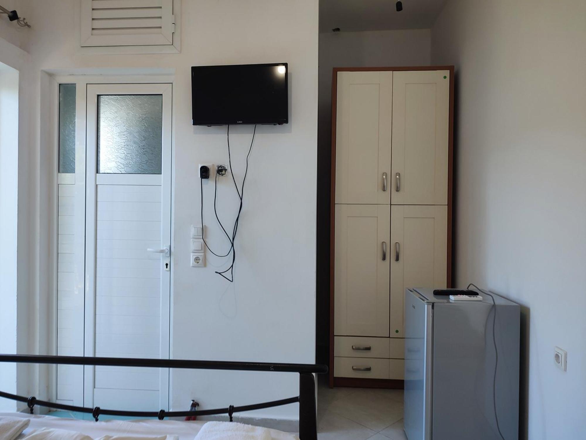 Petros Rooms Himare Rum bild