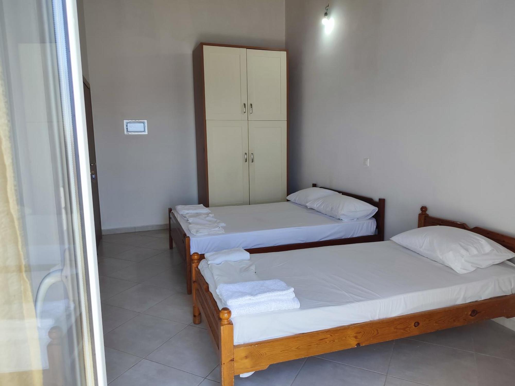 Petros Rooms Himare Rum bild