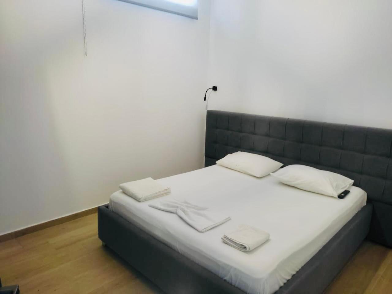 Petros Rooms Himare Exteriör bild