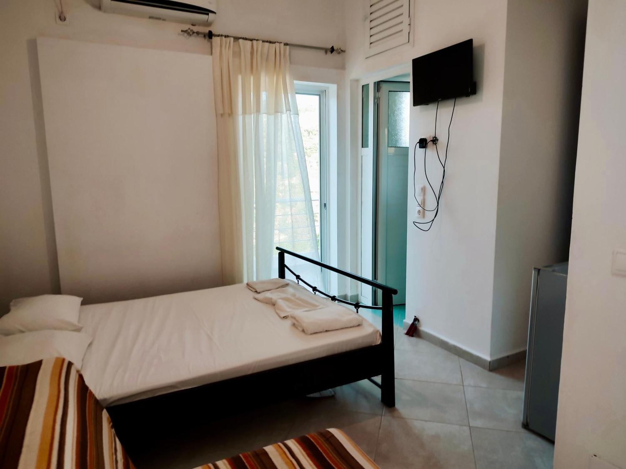 Petros Rooms Himare Exteriör bild