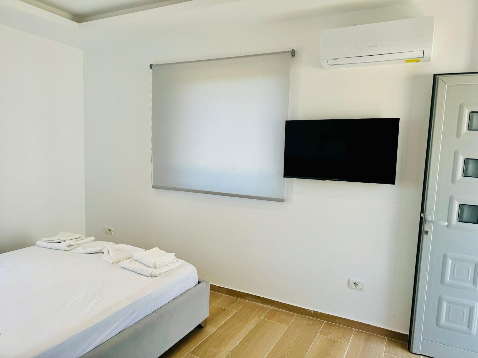 Petros Rooms Himare Exteriör bild