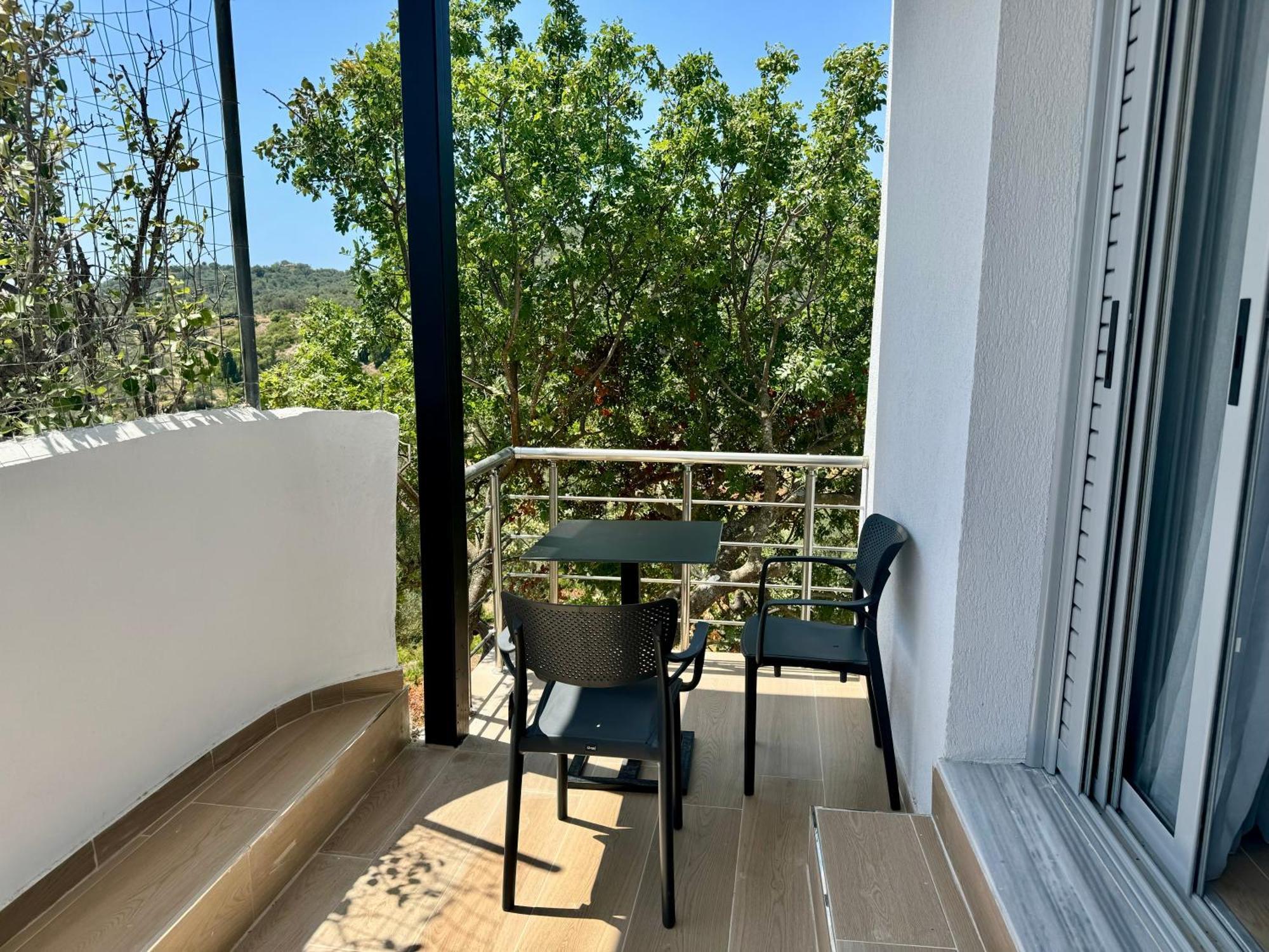 Petros Rooms Himare Exteriör bild