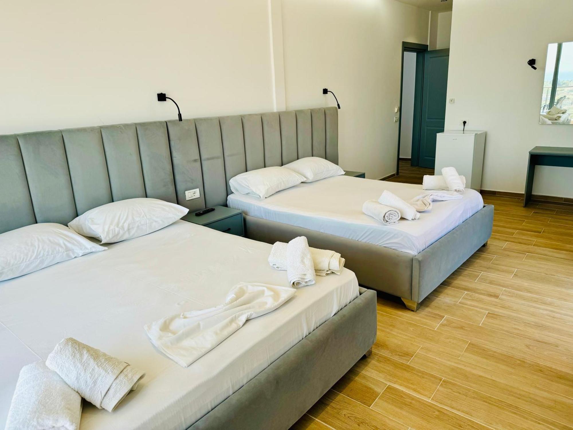 Petros Rooms Himare Exteriör bild